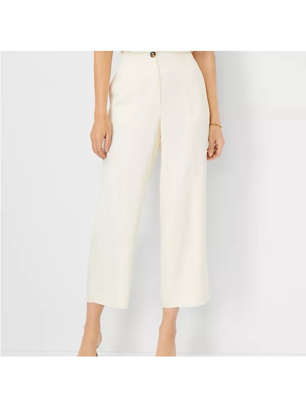 Ann Taylor Seamed Straight Crop Pant in Winter White Size 6
